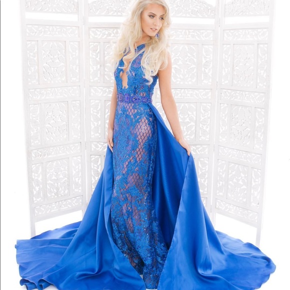 Custom gown - Picture 2 of 2